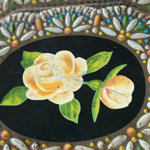 Vintage Tin HORPER'S TOFFEE
CANDY MADE IN ENGLAND  4 3/4" X 2 7/8”X 4 1/4” - Picture 9 of 16